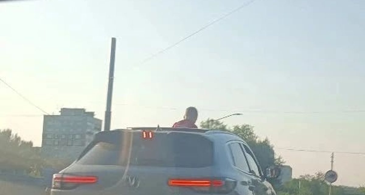 В Новокузнецке оштрафован водитель, перевозивший ребенка в люке автомобиля