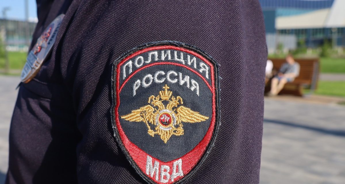16-летний школьник выбросил из окна более 1,4 млн рублей после звонка лжесиловика